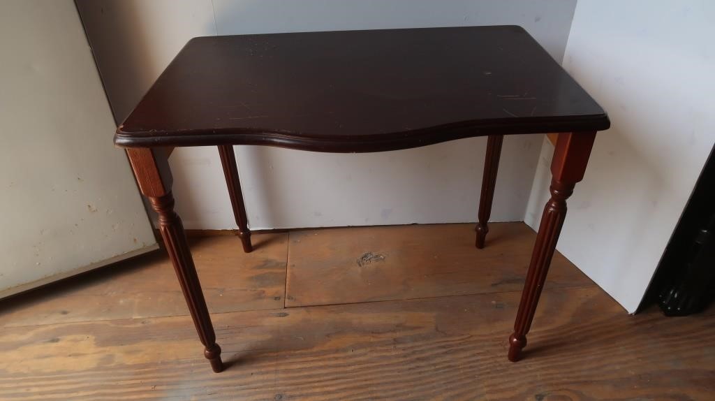 Vintage Wooden End Table 18hx22wx15"d