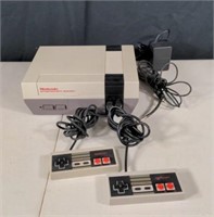 1985 Nintendo NES-001 Game Console