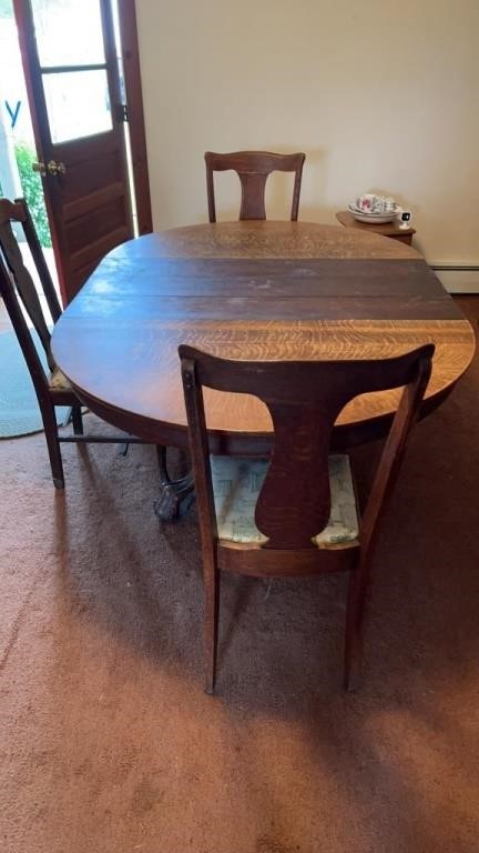 Claw Foot  Oak Dining Room Table W/3 Leaves & 3
