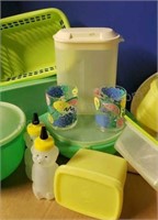 Mixed lot of Tupperware and plastic bowls