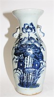 Qing dynasty chinese blue and white vase