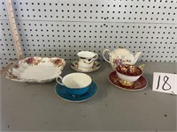 TEA CUPS AND SAUCERS / TEA POT