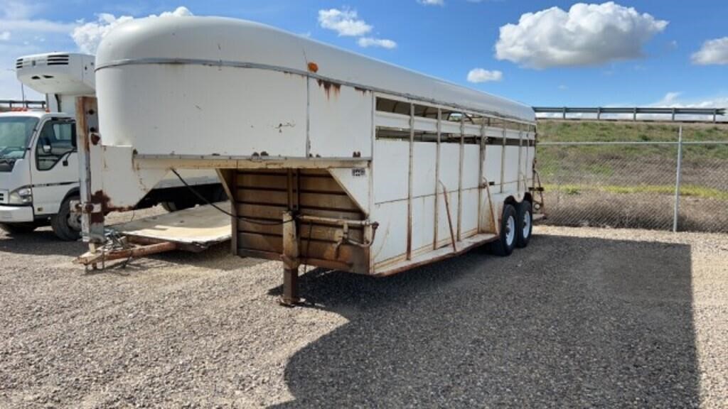 1985 Hale 20' Horse Trailer