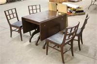 Drop Leaf Table w/(2) 12" Leaves & (4) Chairs