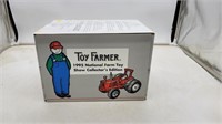 Allis Chalmers 220 Tractor 1/16 Toy Farmer