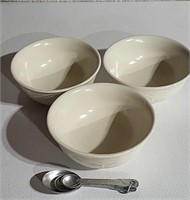 Vintage Soup/cereal Bowls & Measuring Spoons