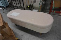 modern ottoman on 4-legs with lift-up lid