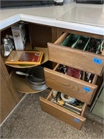 Kitchen Cupboard and Drawer Contents, Utensils