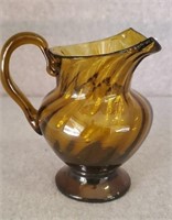 GOLD GLASS SM PITCHER W/ HANDLE
