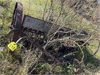 Planter 8’ w/ Metal Wheels & 2 Plows