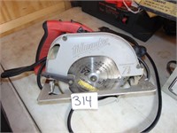 Milwaukee Tilt Lo  Circular Saw