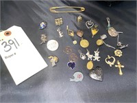 VINTAGE PINS AND PENDANTS