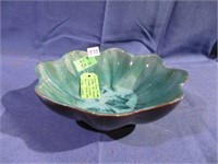 vintage blue mountain pottery flower shapped bowl.