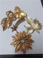 Lot of Various Goldtone Brooches to Include