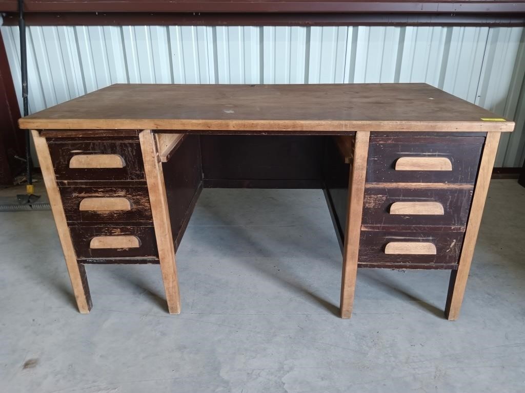 Wooden 6 drawer desk 31x60x32