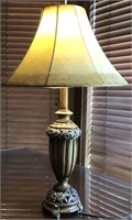 URN SHAPE TABLE LAMP