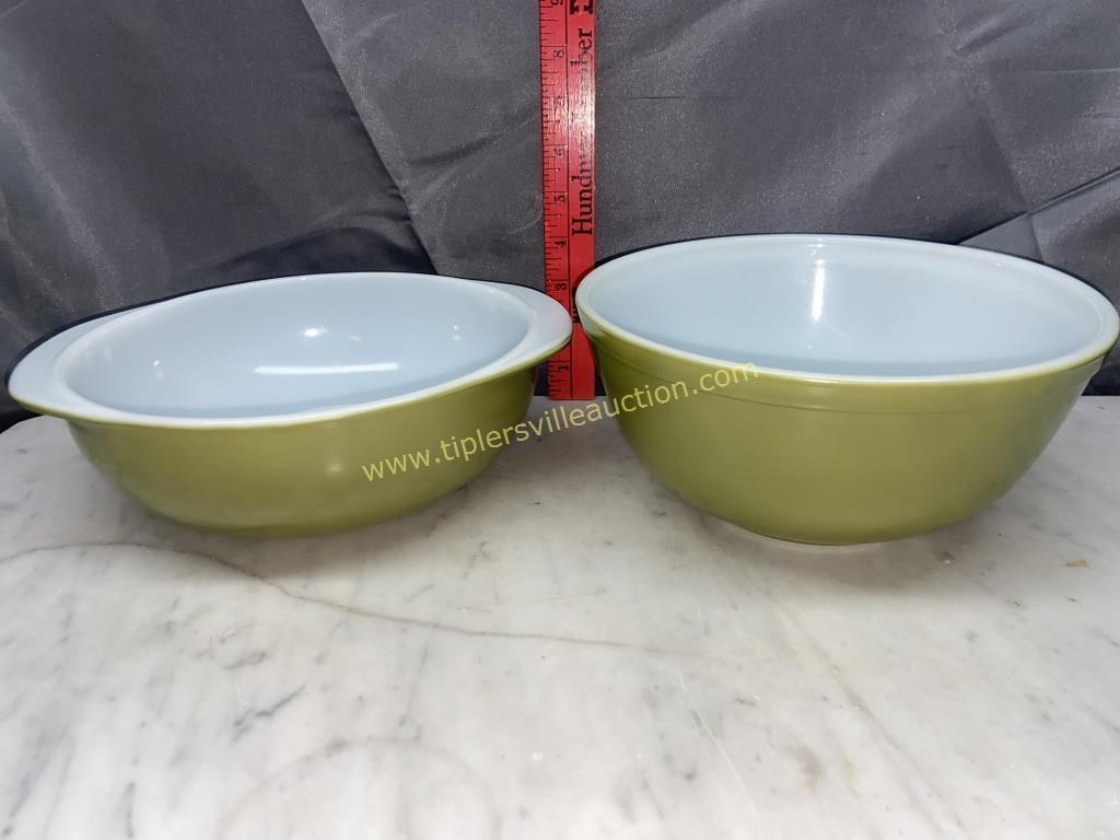 Pyrex verde green mixing bowl and baking dish