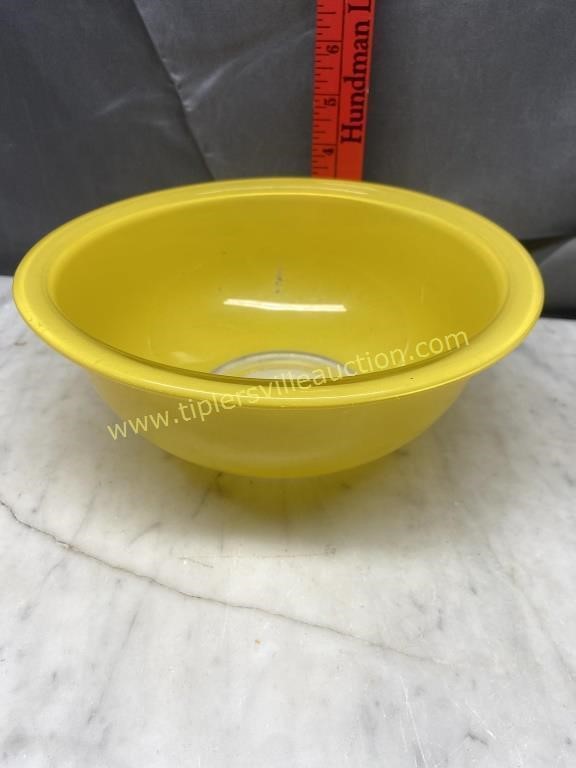 Yellow clear bottom pyrex bowl