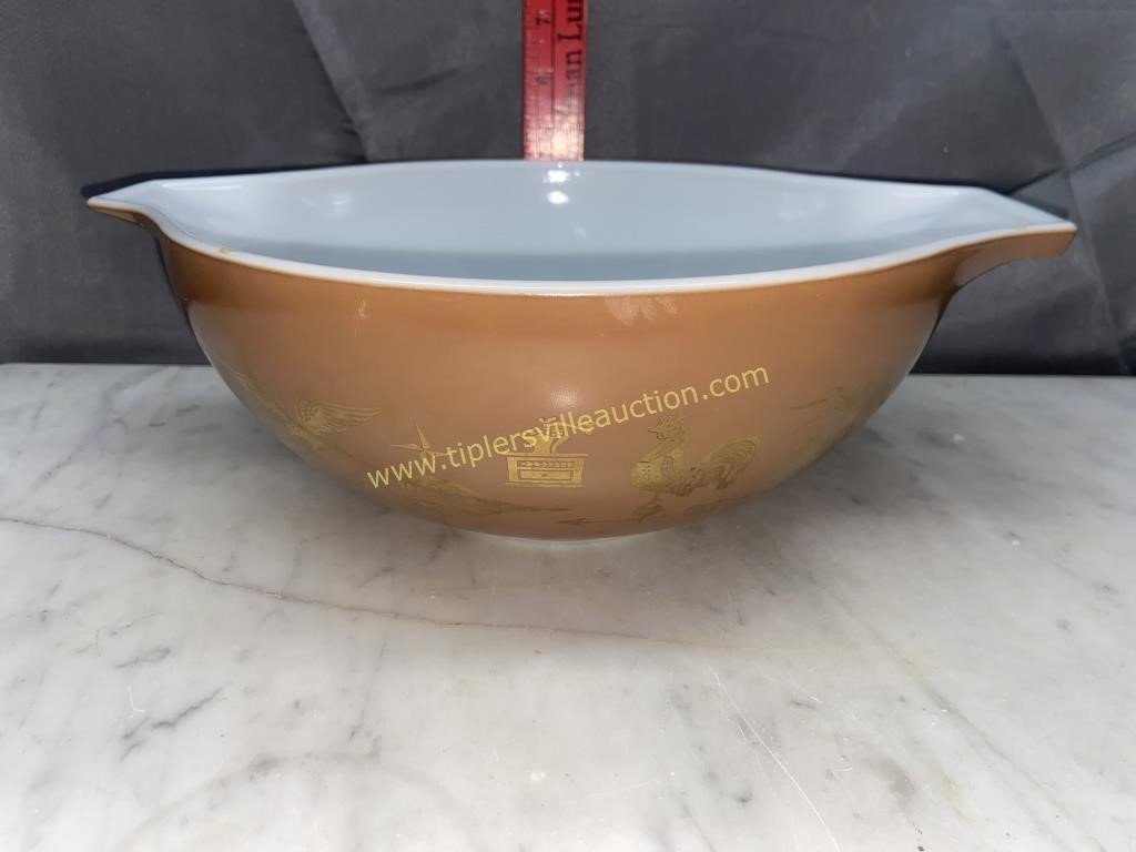 Brown pyrex americana bowl