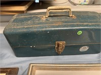 VINTAGE TACKLE BOX