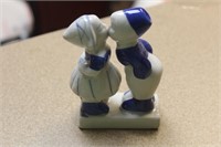 Delft Kissing Couple