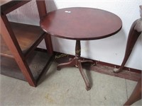 Pedistal Table, 19" Round, 21" Tall, Wooden
