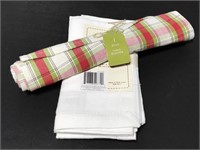 New cloth napkins and table runner