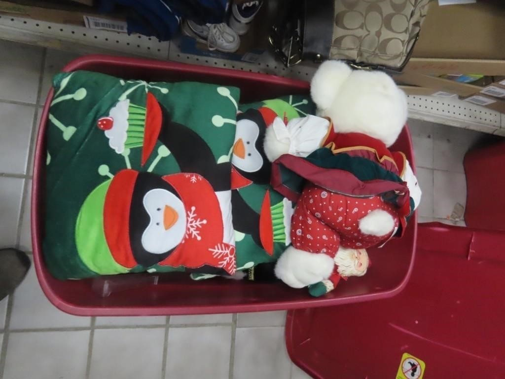 Christmas décor in tote w/lid.