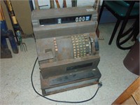 Vintage heavy metal Cash register, has key