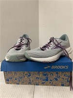 Brooks 9.5 Womens Sneakers