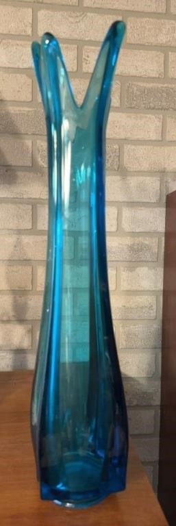 ART GLASS VASE