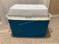 Rubbermaid Cooler