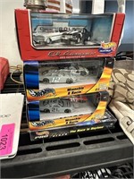 LOT OF HOT WHEELS DIE CAST CARS