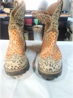 BOOTS SIZE 8 WOMEN'S