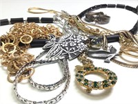 14 Various Necklaces, Bracelets & Pins