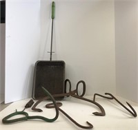 Primitives Tongs & Hooks