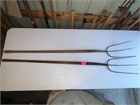 (2) 3 Tine Forks
