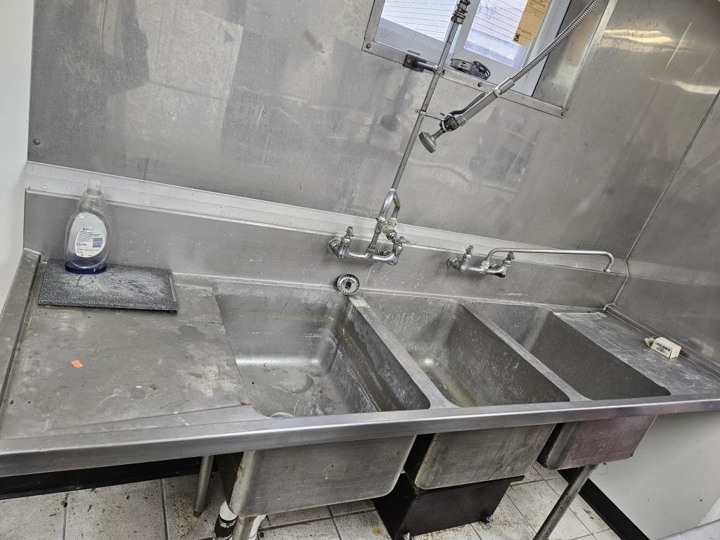 Stainless 3 bay sink w/ 2 faucets. Steel