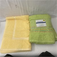 2 New Towels and New Bath Mat