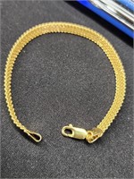14k gold bracelet.   Made in Italy.
