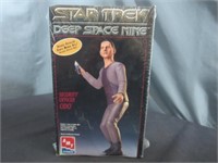 NIB SEALED Star Trek Deep Space Nine Model Kit