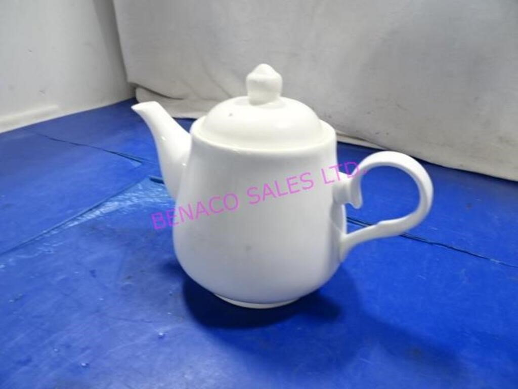 LOT,10PCS WHITE CERAMIC TEA POTS (1 LID MISSING)