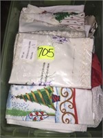 Tote Christmas linens (estate)