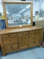 Broyhill Attic Heirlooms 7 Drawer Dresser w/