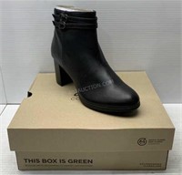 Sz 8 Ladies Clarks Heel Boots - NEW