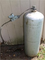 100 lb propane gas cylynder w regulator