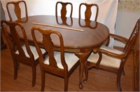 KLING COLONIAL CHERRY DINING TABLE W/ 2 LEAVES