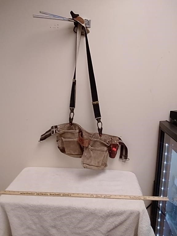 Leather tool bag with suspenders