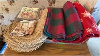 PLACEMATS, NAPKINS, THROWS