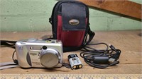 Kodak 3.1 mp digital camera with travel case +